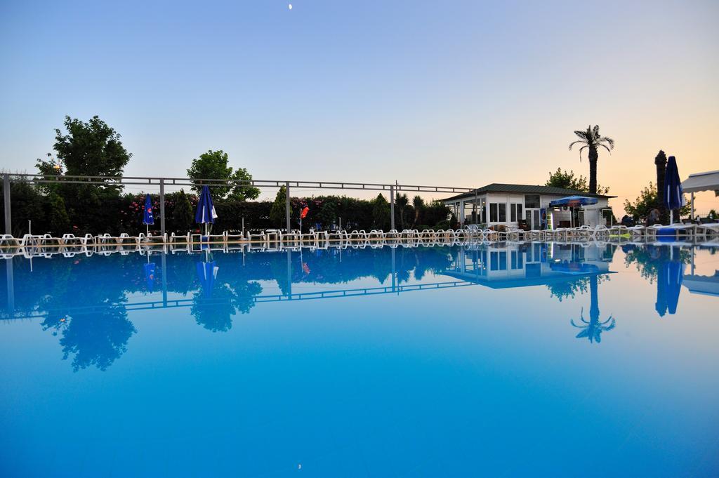 Pelikan Hotel Büyükçekmece Esterno foto